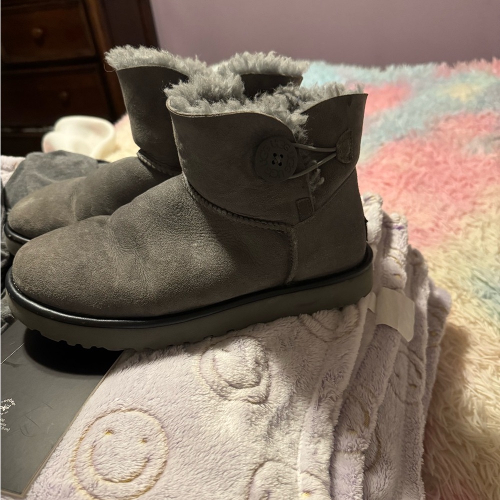 Gray Suede Ankle Boots with Fur Lining mint condition! - Picture 11 of 11